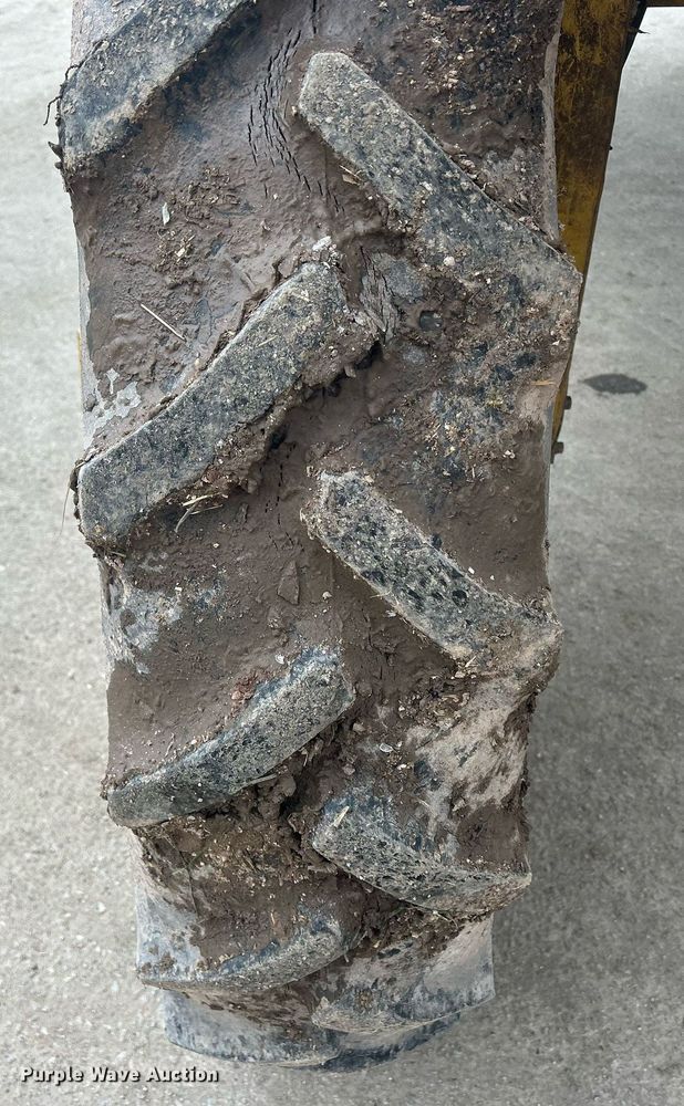 image for item DQ1070 1993 Ag-Chem RoGator 664  sprayer