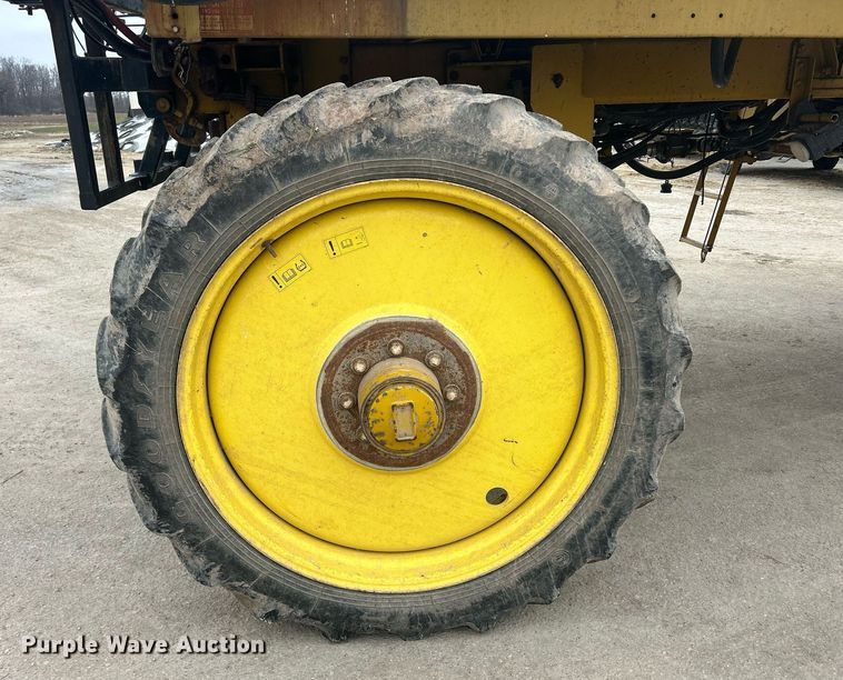 image for item DQ1070 1993 Ag-Chem RoGator 664  sprayer