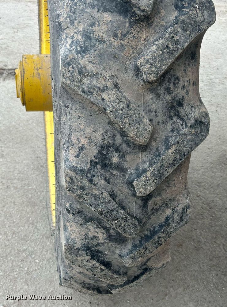 image for item DQ1070 1993 Ag-Chem RoGator 664  sprayer