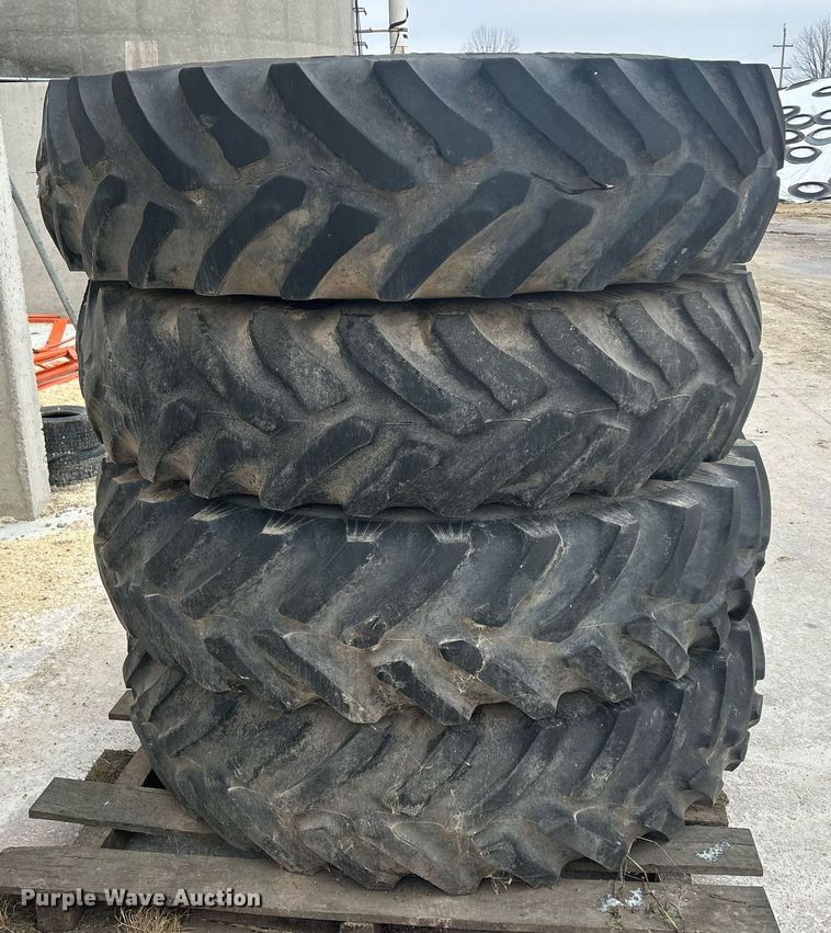 image for item DQ1070 1993 Ag-Chem RoGator 664  sprayer