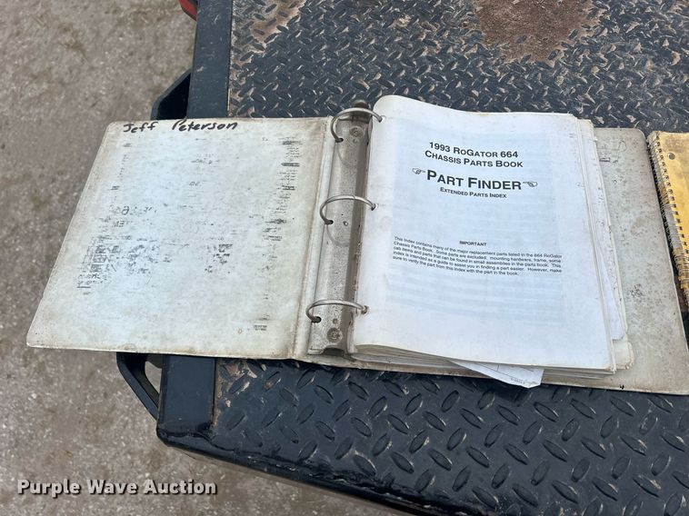 image for item DQ1070 1993 Ag-Chem RoGator 664  sprayer