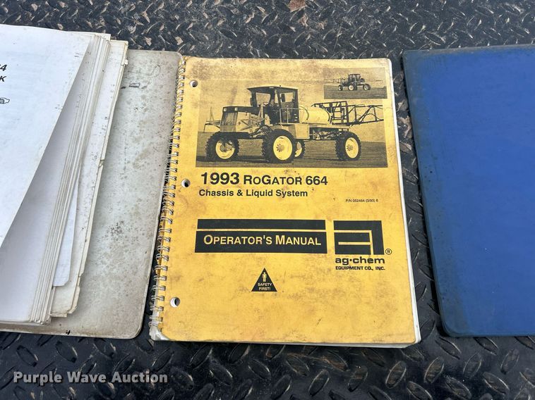 image for item DQ1070 1993 Ag-Chem RoGator 664  sprayer