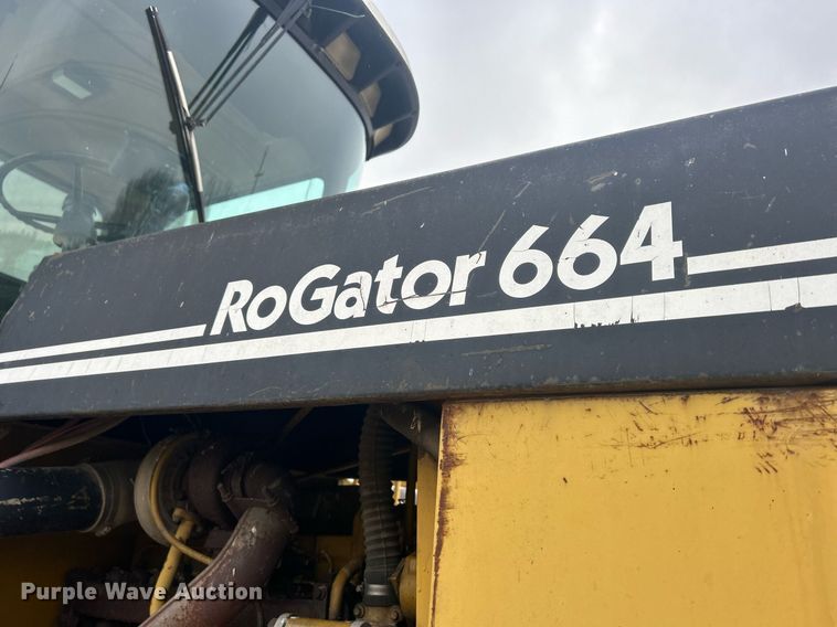 image for item DQ1070 1993 Ag-Chem RoGator 664  sprayer