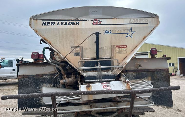 image for item DQ1071 New Leader L3020G  spreader