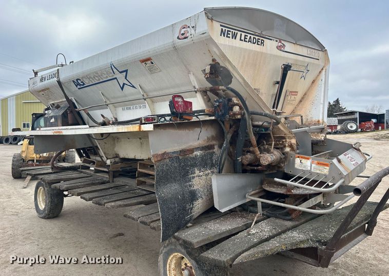 image for item DQ1071 New Leader L3020G  spreader