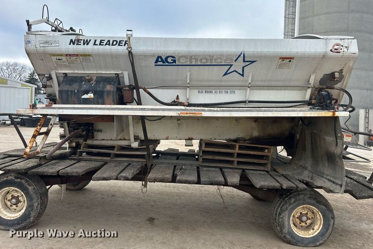 image for item DQ1071 New Leader L3020G  spreader