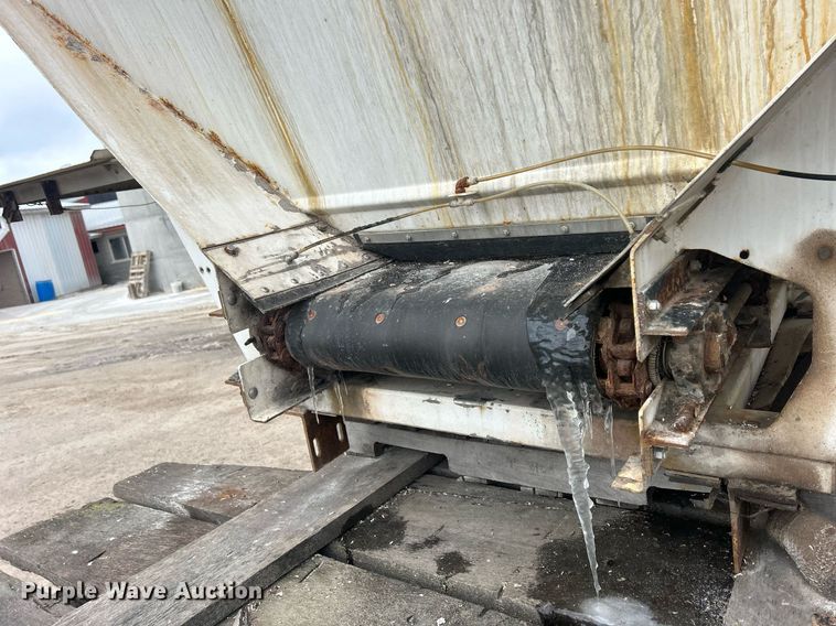 image for item DQ1071 New Leader L3020G  spreader