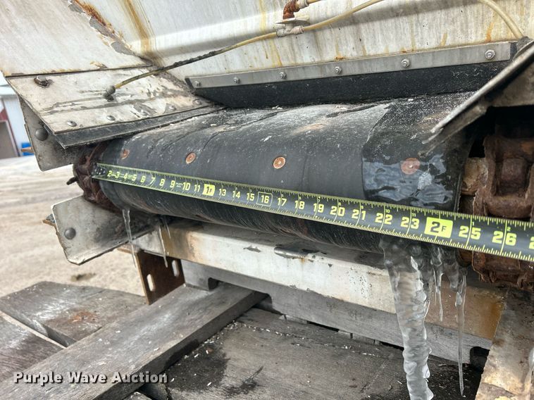 image for item DQ1071 New Leader L3020G  spreader