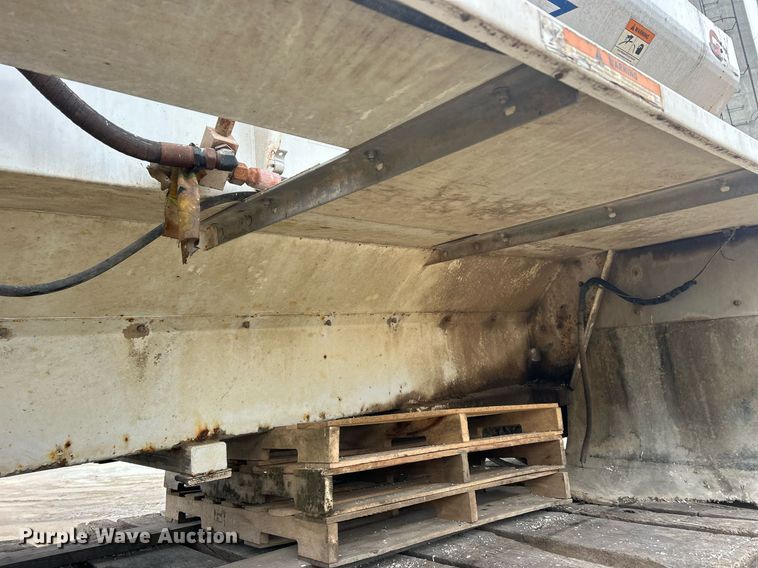 image for item DQ1071 New Leader L3020G  spreader