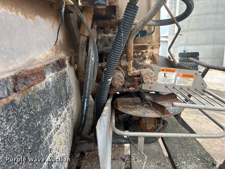 image for item DQ1071 New Leader L3020G  spreader