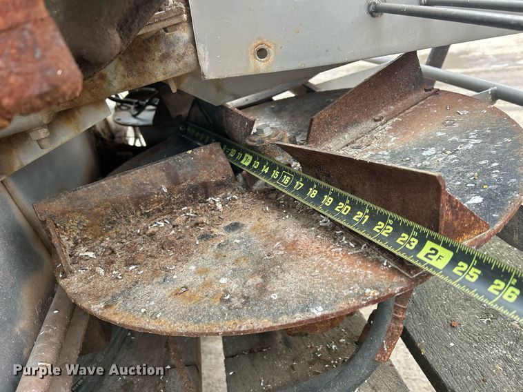 image for item DQ1071 New Leader L3020G  spreader