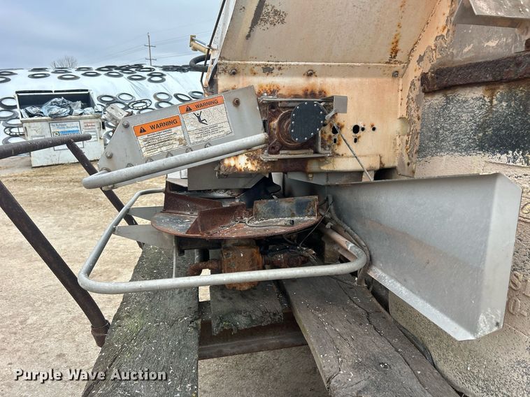 image for item DQ1071 New Leader L3020G  spreader