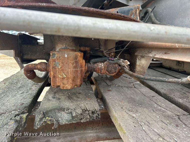 image for item DQ1071 New Leader L3020G  spreader