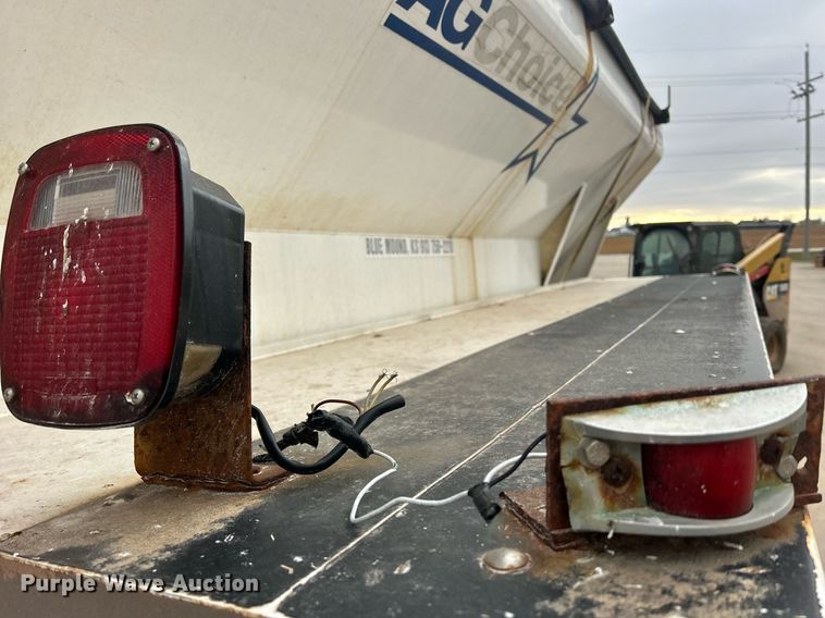 image for item DQ1071 New Leader L3020G  spreader