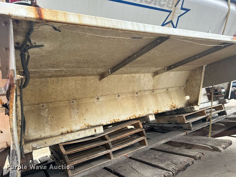 image for item DQ1071 New Leader L3020G  spreader