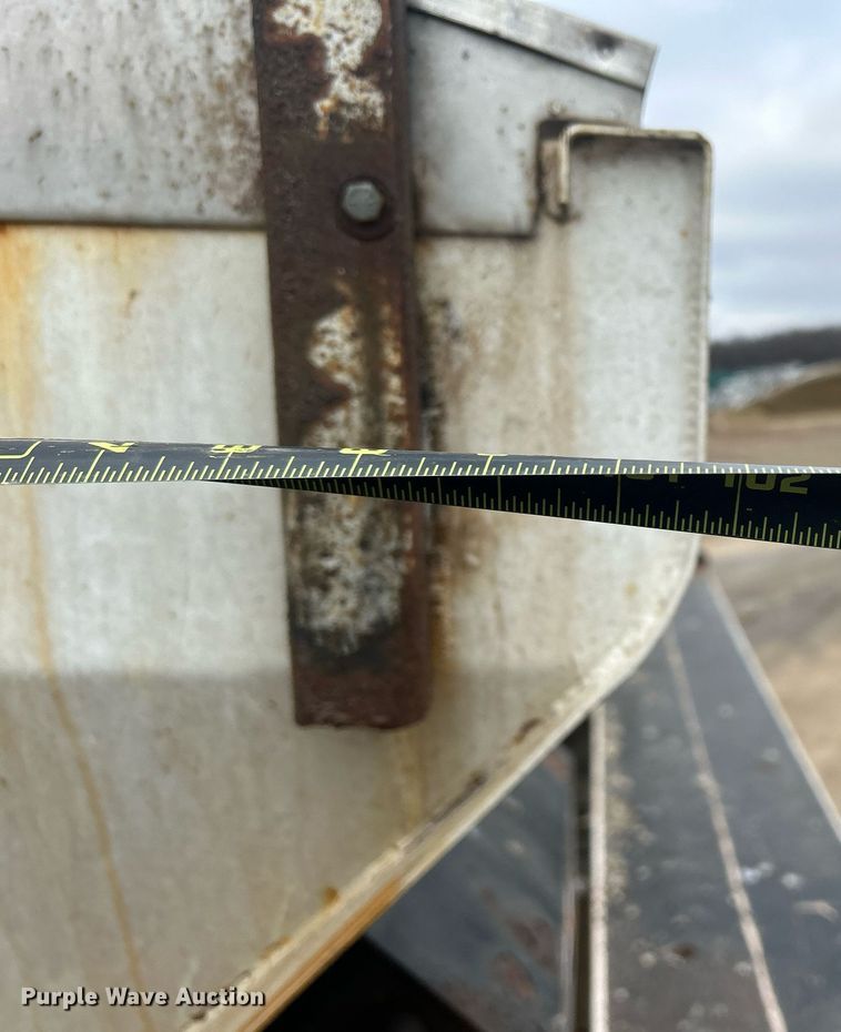 image for item DQ1071 New Leader L3020G  spreader