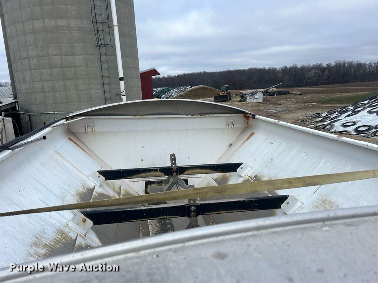 image for item DQ1071 New Leader L3020G  spreader