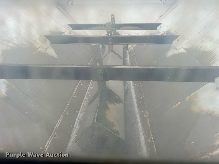 image for item DQ1071 New Leader L3020G  spreader