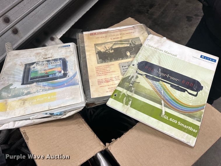 image for item DQ1071 New Leader L3020G  spreader