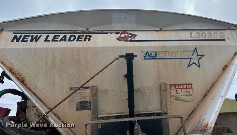 image for item DQ1071 New Leader L3020G  spreader