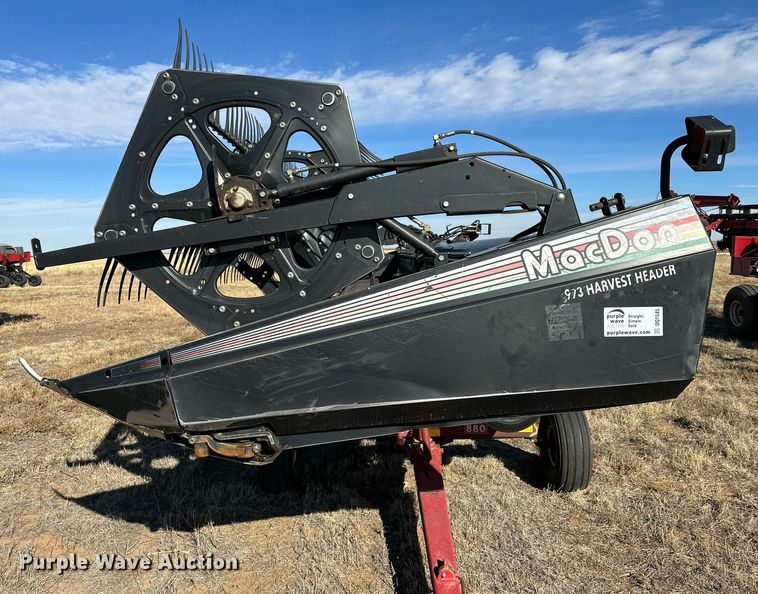 image for item DQ1545 2004 MacDon 973  draper head