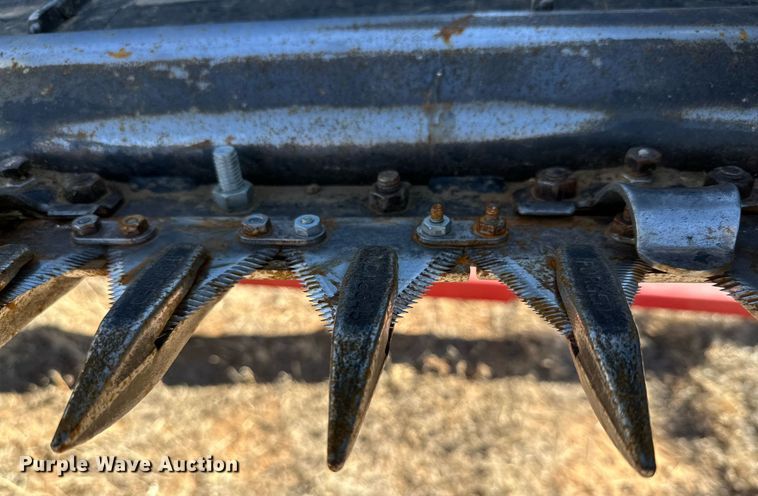 image for item DQ1545 2004 MacDon 973  draper head