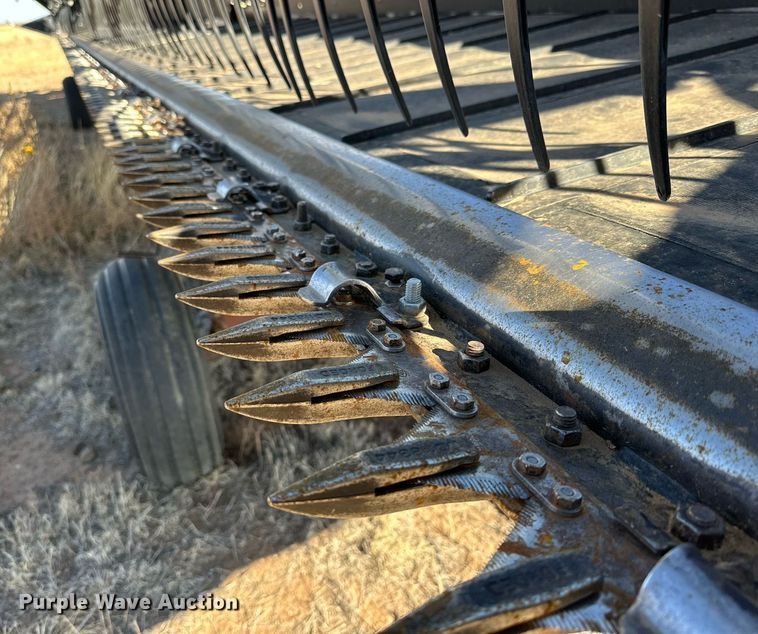 image for item DQ1545 2004 MacDon 973  draper head