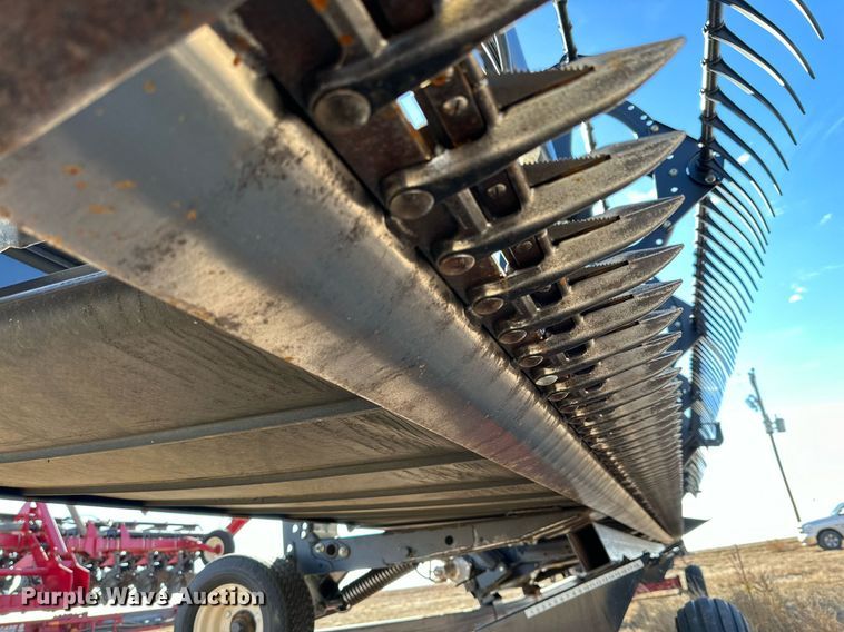 image for item DQ1545 2004 MacDon 973  draper head