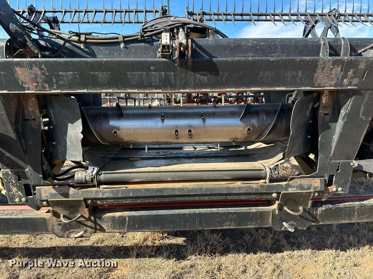 image for item DQ1545 2004 MacDon 973  draper head