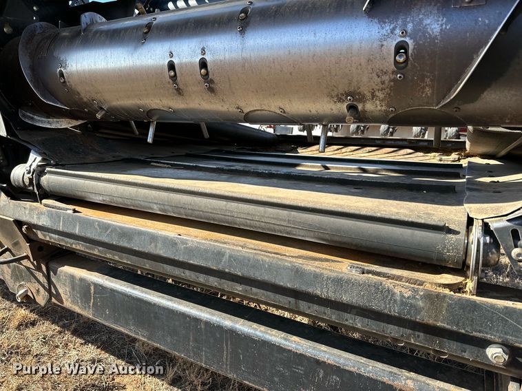 image for item DQ1545 2004 MacDon 973  draper head