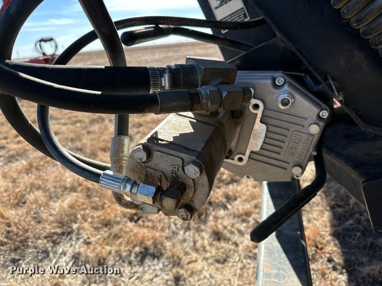 image for item DQ1545 2004 MacDon 973  draper head