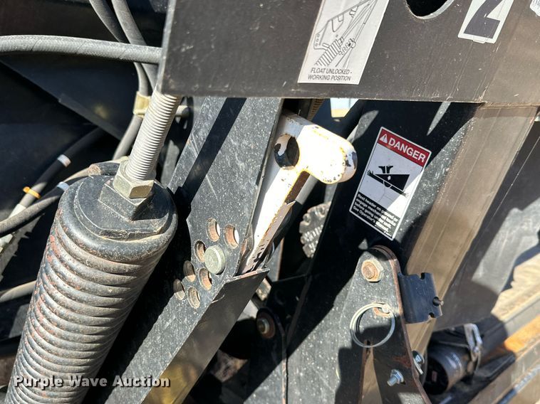 image for item DQ1545 2004 MacDon 973  draper head