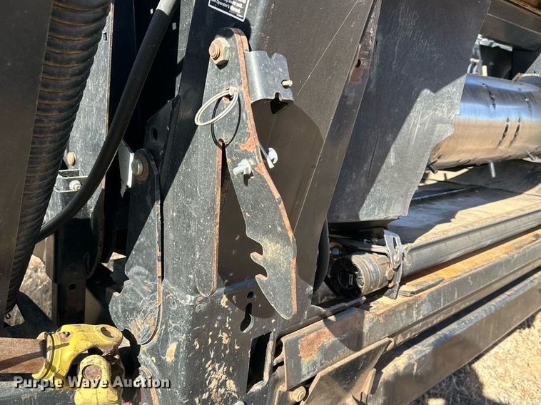 image for item DQ1545 2004 MacDon 973  draper head