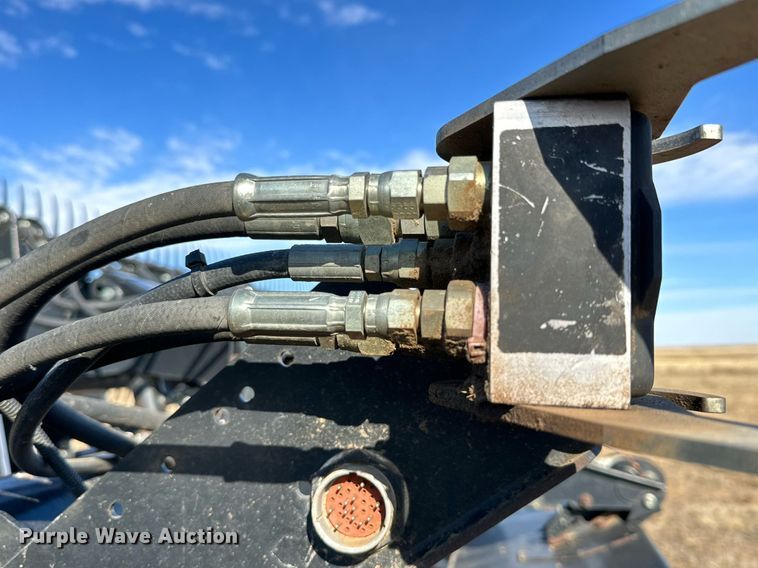 image for item DQ1545 2004 MacDon 973  draper head