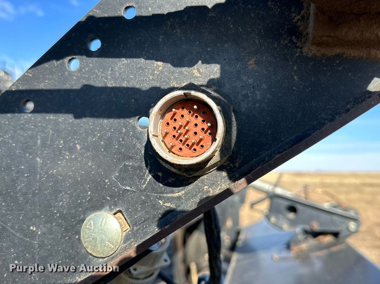 image for item DQ1545 2004 MacDon 973  draper head