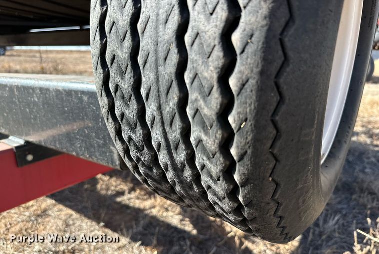 image for item DQ1545 2004 MacDon 973  draper head