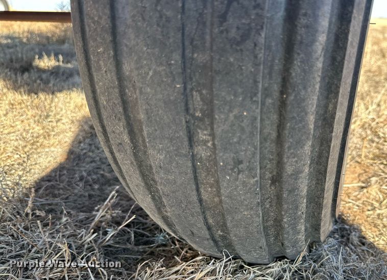 image for item DQ1545 2004 MacDon 973  draper head