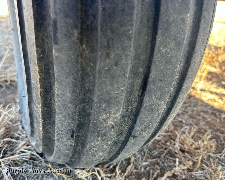 image for item DQ1545 2004 MacDon 973  draper head