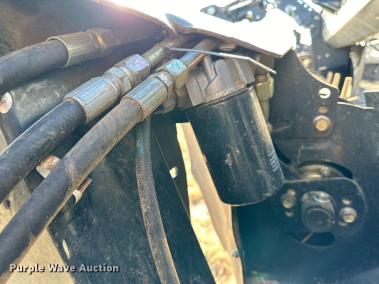 image for item DQ1545 2004 MacDon 973  draper head