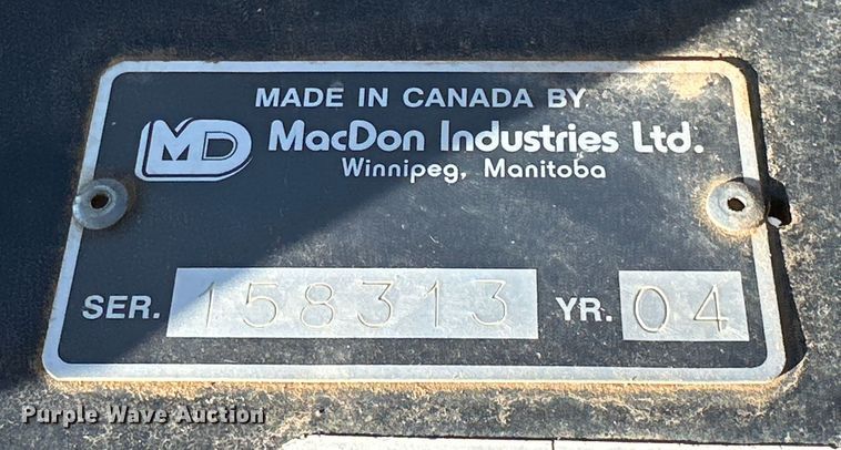 image for item DQ1545 2004 MacDon 973  draper head