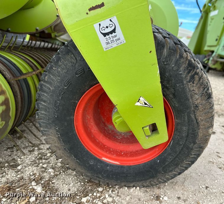 image for item DQ1548 2015 Claas 380 I35  pickup head