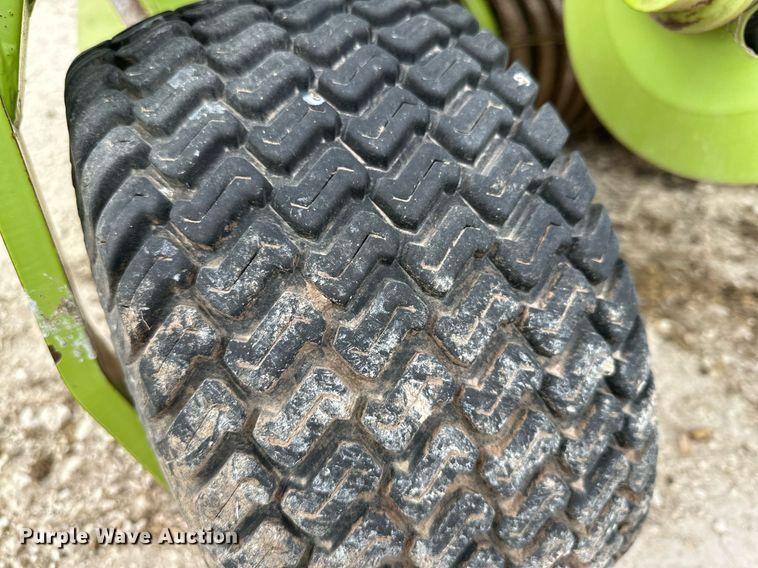 image for item DQ1548 2015 Claas 380 I35  pickup head