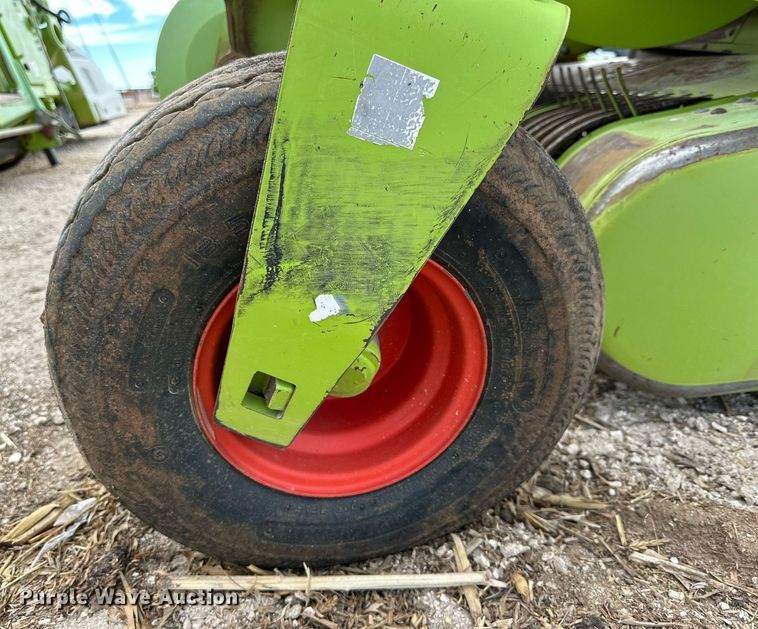 image for item DQ1548 2015 Claas 380 I35  pickup head