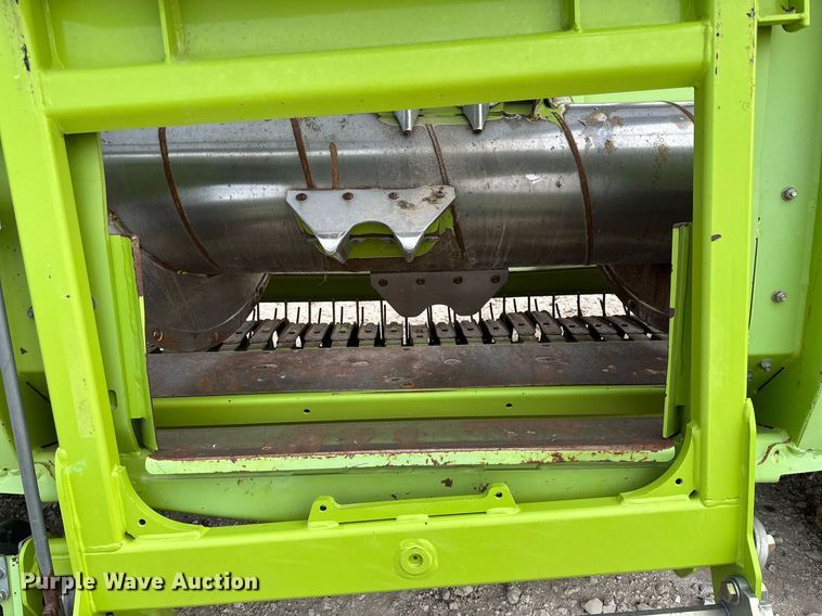 image for item DQ1549 2015 Claas 380 I35  pickup head