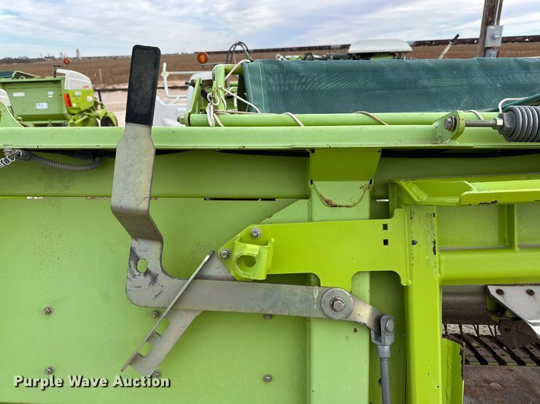 image for item DQ1549 2015 Claas 380 I35  pickup head