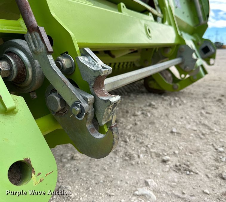 image for item DQ1549 2015 Claas 380 I35  pickup head