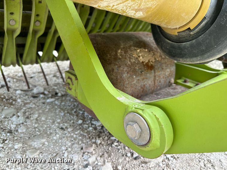 image for item DQ1549 2015 Claas 380 I35  pickup head