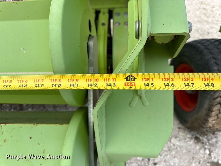 image for item DQ1549 2015 Claas 380 I35  pickup head