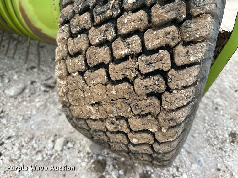 image for item DQ1549 2015 Claas 380 I35  pickup head