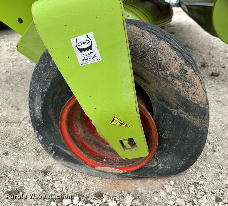 image for item DQ1549 2015 Claas 380 I35  pickup head